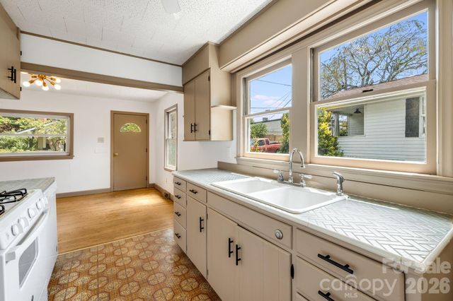 22 Jarrett Street, Asheville, NC 28806
