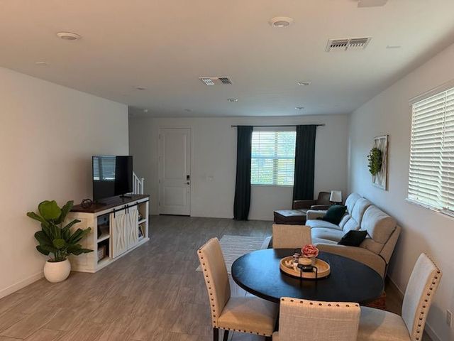 1123 E Newland Drive, Chandler, AZ 85286