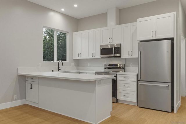 752 W 9th Ave, Escondido, CA 92025