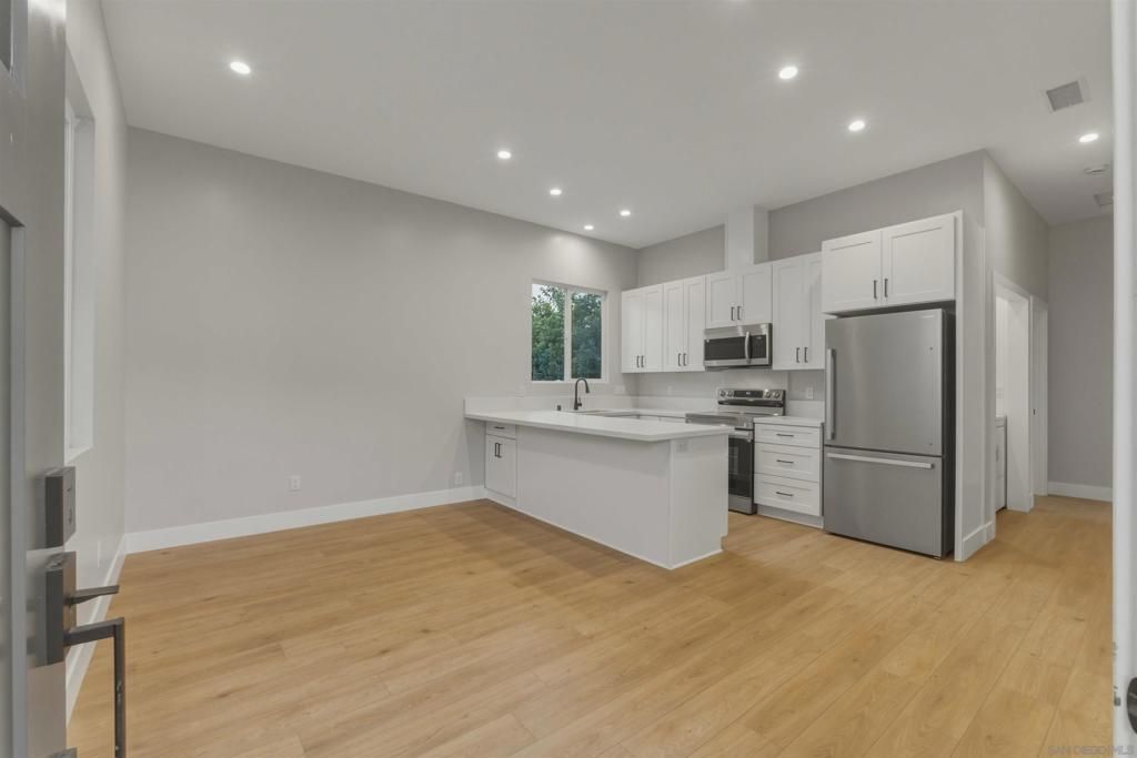 Image 23 of property listing at 752 W 9th Ave, Escondido, CA 92025