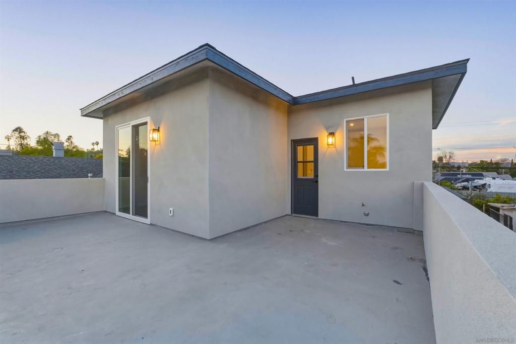 Image 5 of property listing at 752 W 9th Ave, Escondido, CA 92025