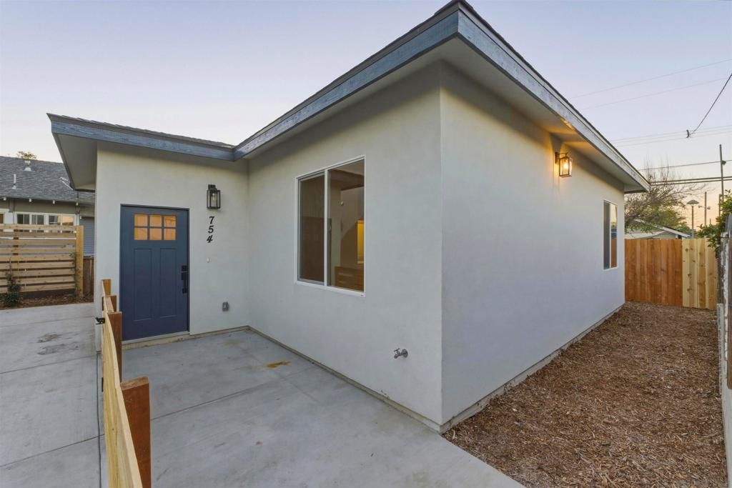 Image 9 of property listing at 752 W 9th Ave, Escondido, CA 92025