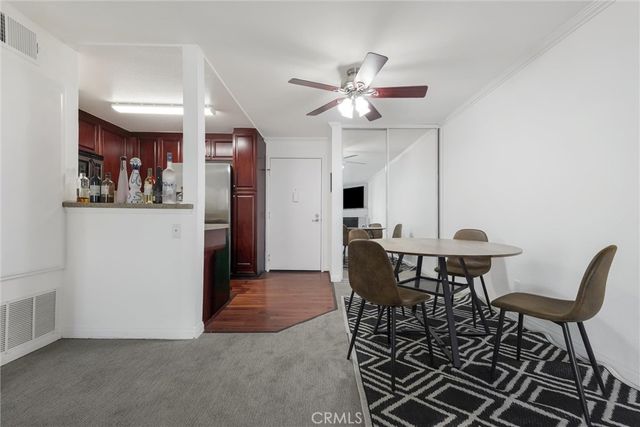 21450 Burbank Boulevard 203, Woodland Hills, CA 91367