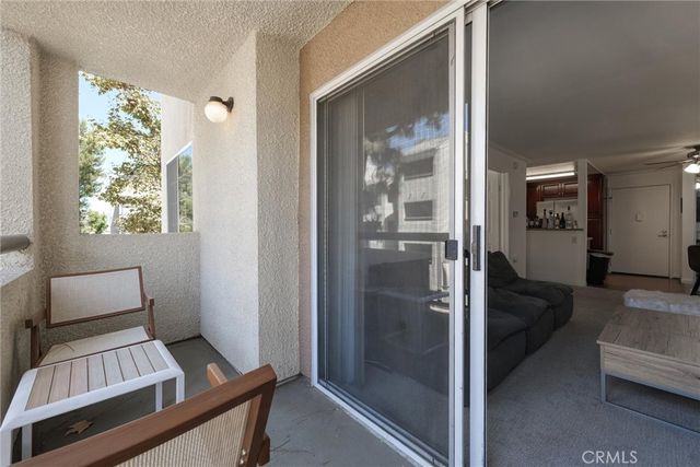 21450 Burbank Boulevard 203, Woodland Hills, CA 91367