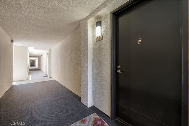 21450 Burbank Boulevard 203, Woodland Hills, CA 91367