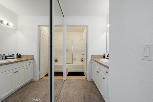 21450 Burbank Boulevard 203, Woodland Hills, CA 91367