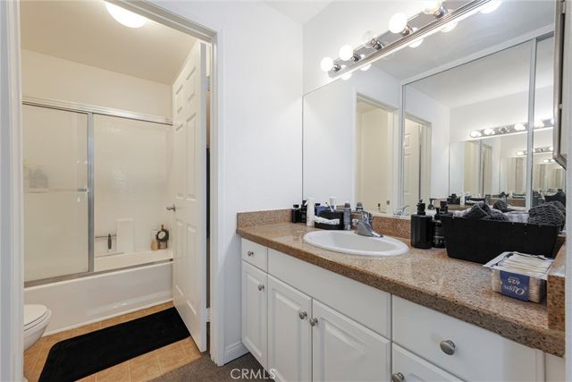 21450 Burbank Boulevard 203, Woodland Hills, CA 91367