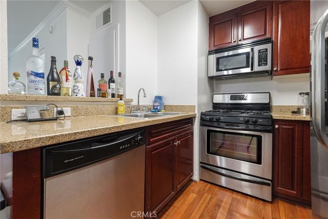 21450 Burbank Boulevard 203, Woodland Hills, CA 91367