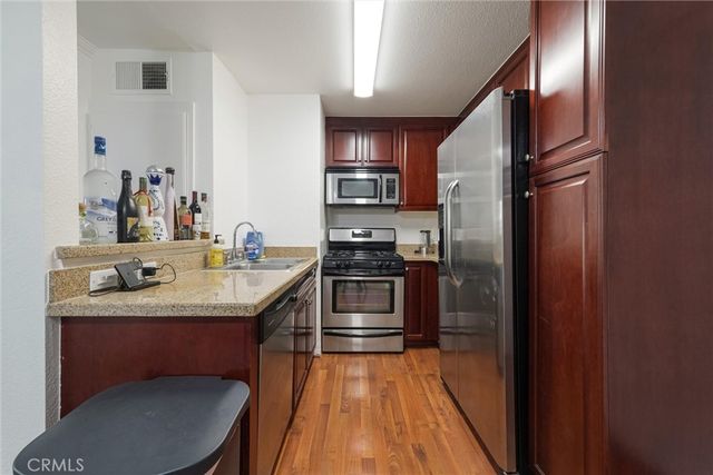 21450 Burbank Boulevard 203, Woodland Hills, CA 91367