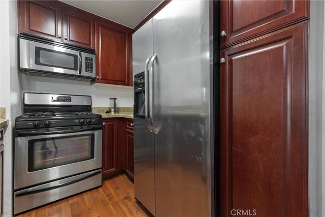 21450 Burbank Boulevard 203, Woodland Hills, CA 91367