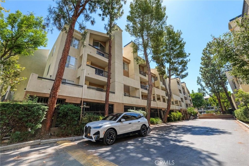 21450 Burbank Boulevard 203, Woodland Hills, CA 91367