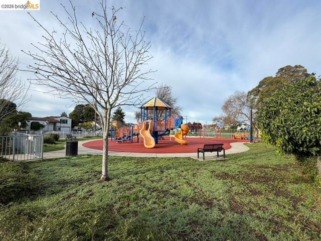 658 32Nd St, Richmond, CA 94804