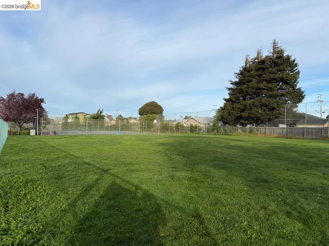 658 32Nd St, Richmond, CA 94804