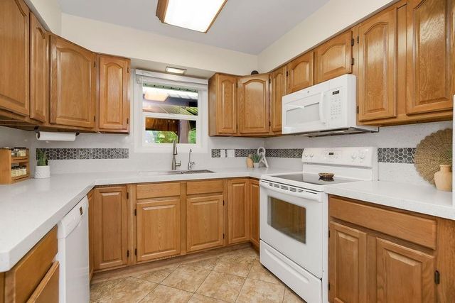 7834 Windsor Street, Prairie Village, KS 66208
