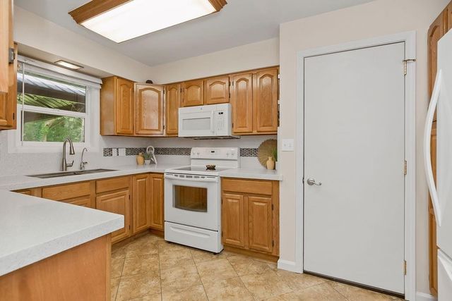7834 Windsor Street, Prairie Village, KS 66208