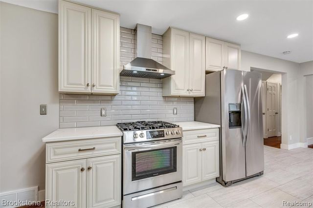 2784 Aldgate Drive, Bloomfield Hills, MI 48304