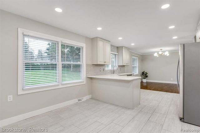 2784 Aldgate Drive, Bloomfield Hills, MI 48304