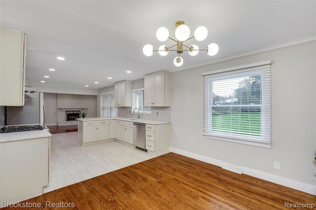 2784 Aldgate Drive, Bloomfield Hills, MI 48304