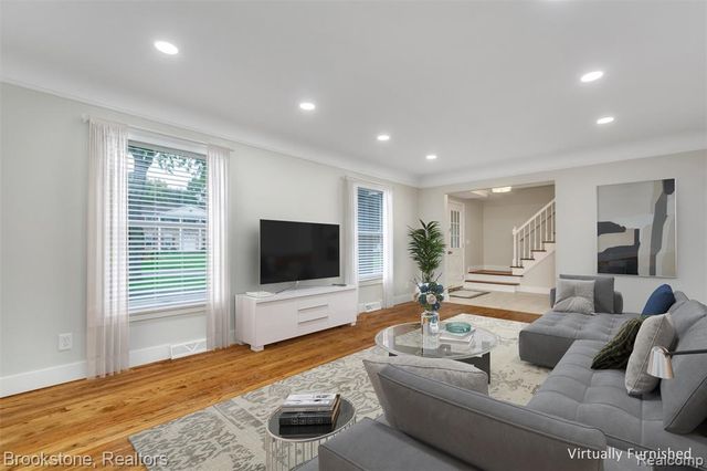 2784 Aldgate Drive, Bloomfield Hills, MI 48304