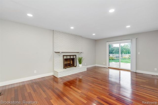 2784 Aldgate Drive, Bloomfield Hills, MI 48304