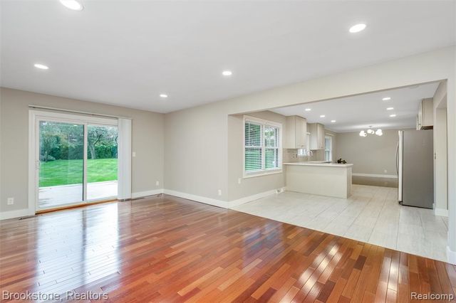2784 Aldgate Drive, Bloomfield Hills, MI 48304