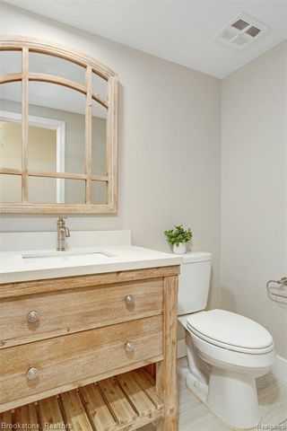 2784 Aldgate Drive, Bloomfield Hills, MI 48304