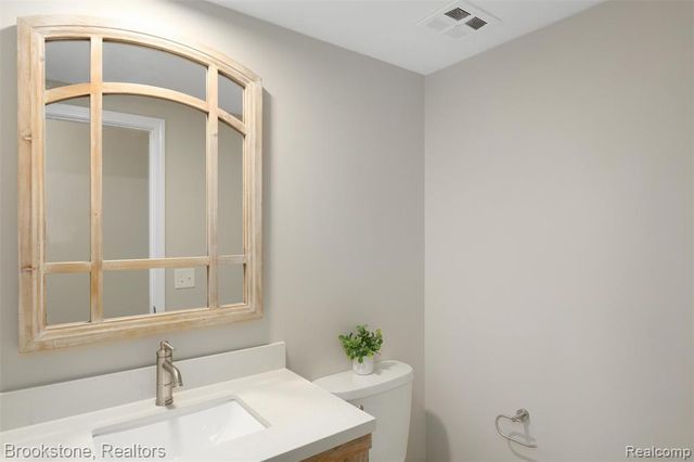 2784 Aldgate Drive, Bloomfield Hills, MI 48304