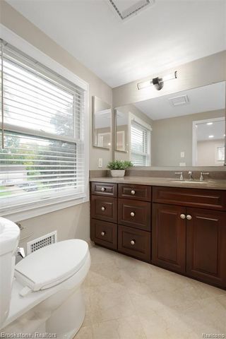 2784 Aldgate Drive, Bloomfield Hills, MI 48304