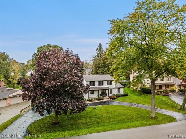 2784 Aldgate Drive, Bloomfield Hills, MI 48304