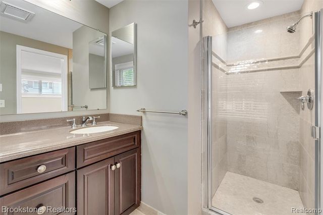 2784 Aldgate Drive, Bloomfield Hills, MI 48304