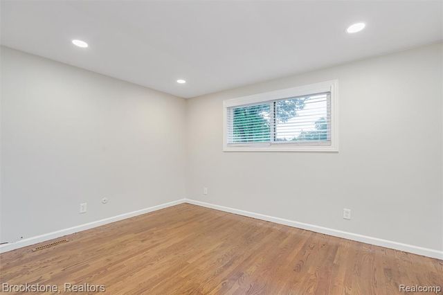 2784 Aldgate Drive, Bloomfield Hills, MI 48304