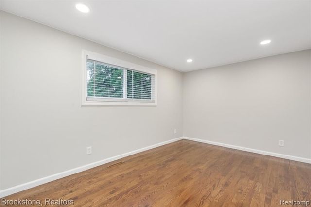 2784 Aldgate Drive, Bloomfield Hills, MI 48304