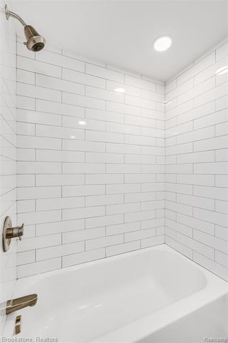 2784 Aldgate Drive, Bloomfield Hills, MI 48304