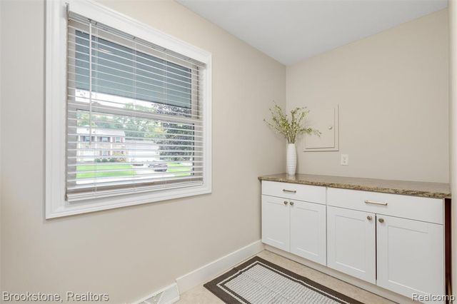 2784 Aldgate Drive, Bloomfield Hills, MI 48304