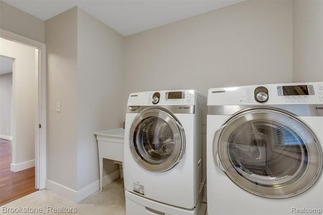 2784 Aldgate Drive, Bloomfield Hills, MI 48304