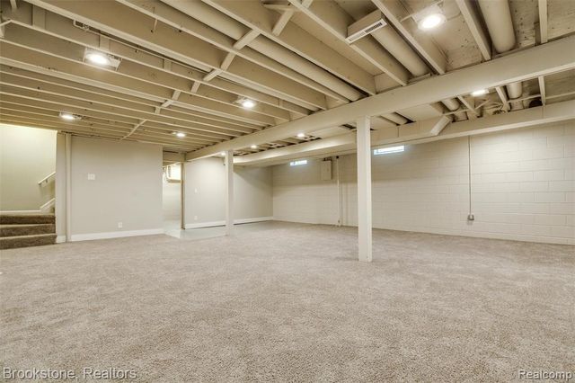 2784 Aldgate Drive, Bloomfield Hills, MI 48304