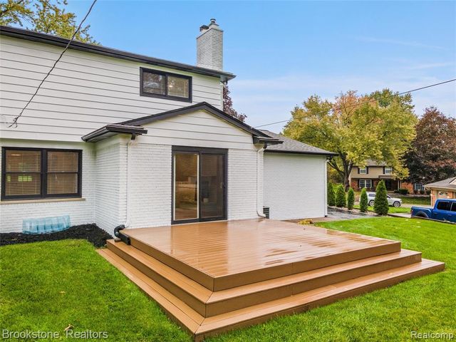 2784 Aldgate Drive, Bloomfield Hills, MI 48304