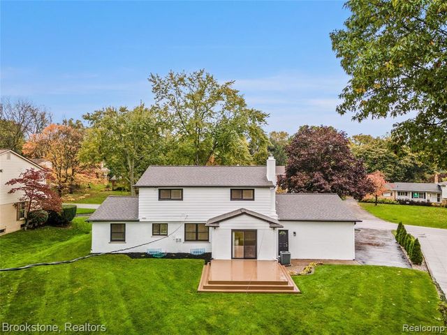 2784 Aldgate Drive, Bloomfield Hills, MI 48304
