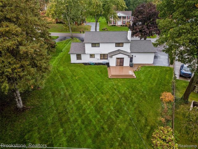 2784 Aldgate Drive, Bloomfield Hills, MI 48304