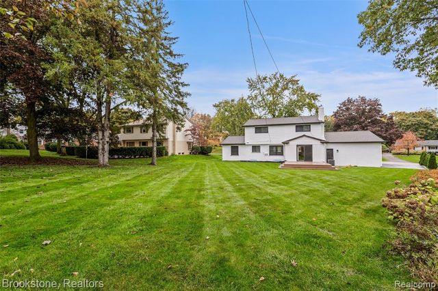 2784 Aldgate Drive, Bloomfield Hills, MI 48304