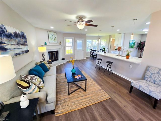 1128 Stoney Brook LNDG, Chesapeake, VA 23320