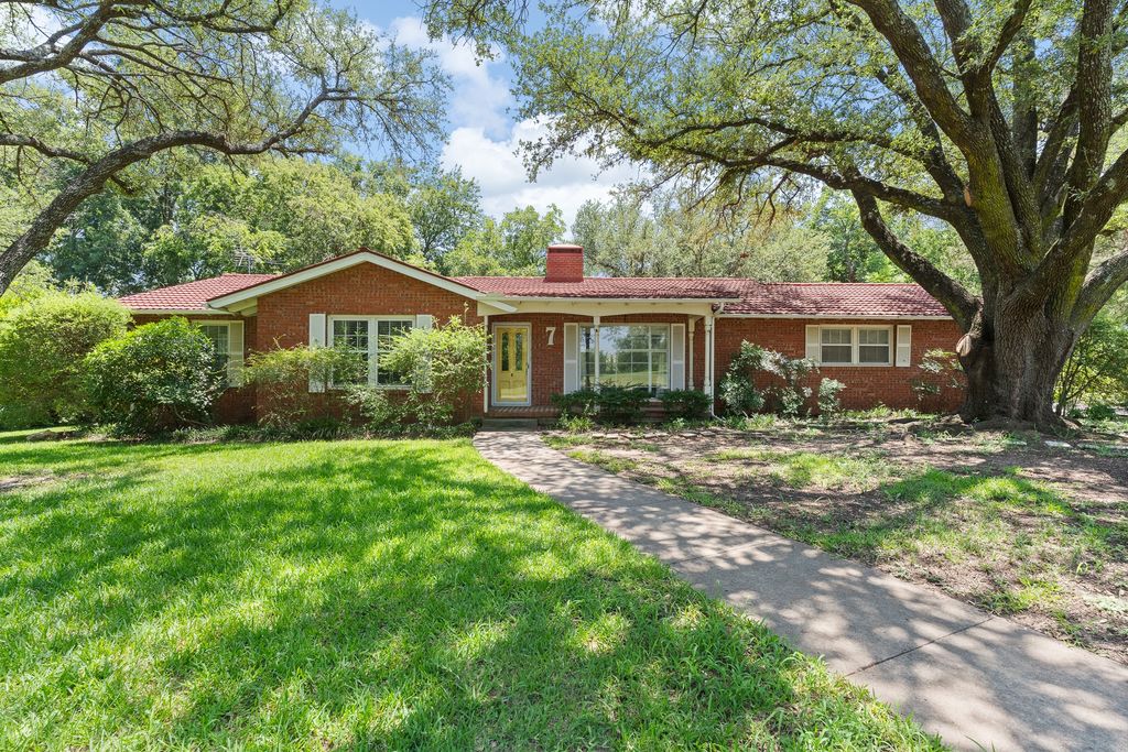 7 Hill Terrace Place, Cleburne, TX 76033