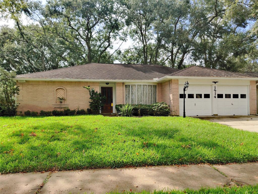 1914 Seakale Lane, Houston, TX 77062