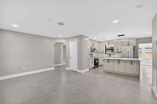 3374 Florida Boulevard, Palm Beach Gardens, FL 33410