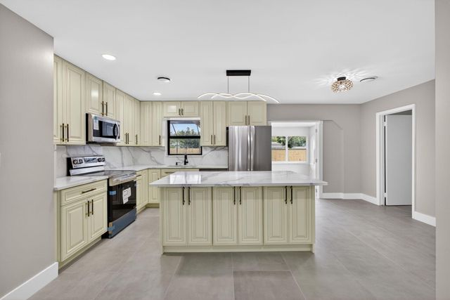 3374 Florida Boulevard, Palm Beach Gardens, FL 33410