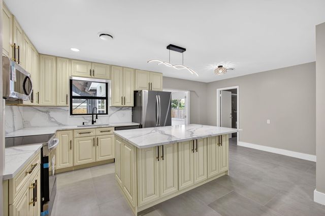 3374 Florida Boulevard, Palm Beach Gardens, FL 33410