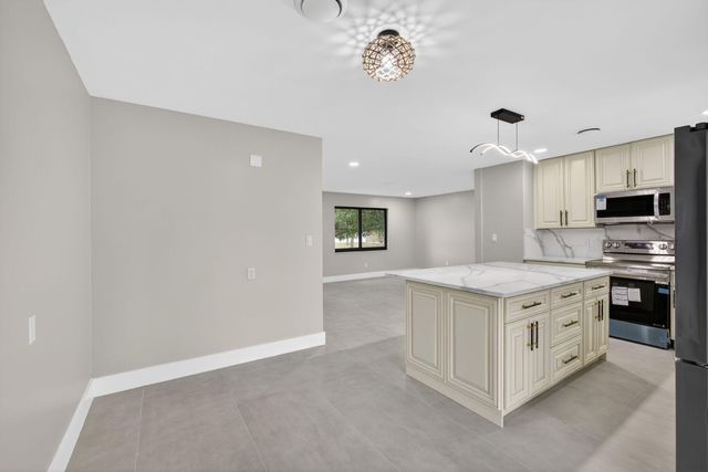 3374 Florida Boulevard, Palm Beach Gardens, FL 33410