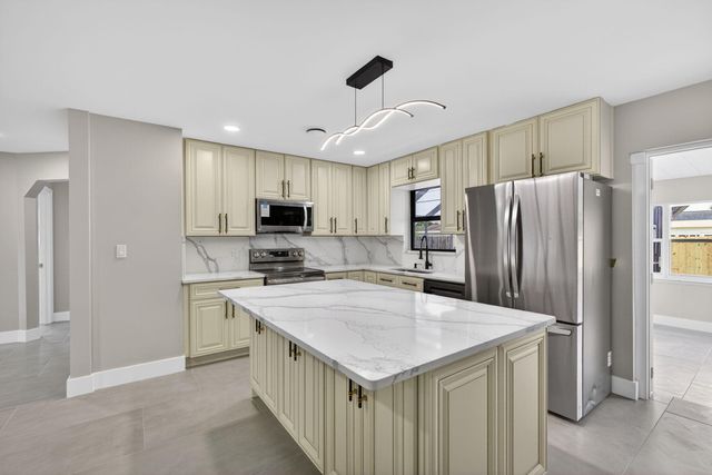 3374 Florida Boulevard, Palm Beach Gardens, FL 33410