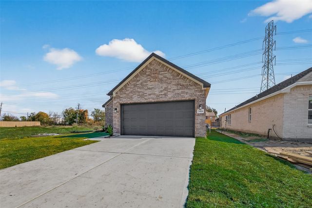 2119 Spring Hollow Drive, Baytown, TX 77521