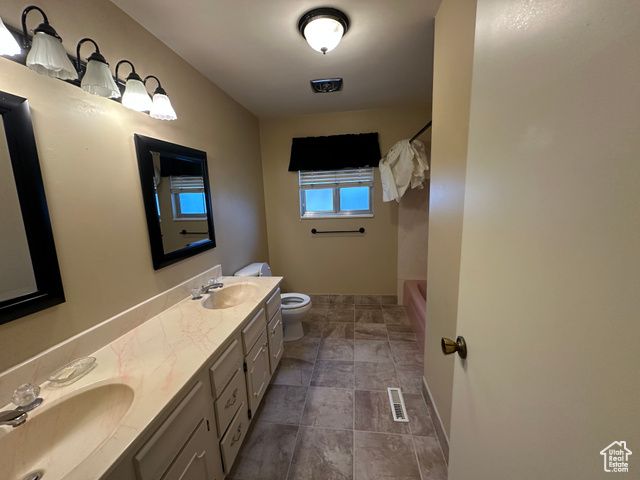 445 E 100 S, Moroni, UT 84646